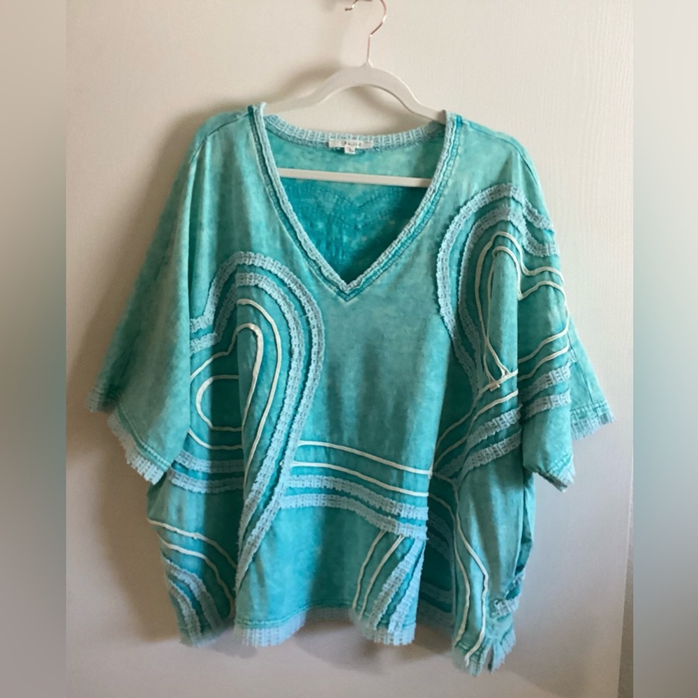 Oli & Hali Turquoise V-Neck Connective Hearts Top - Picture 6 of 7